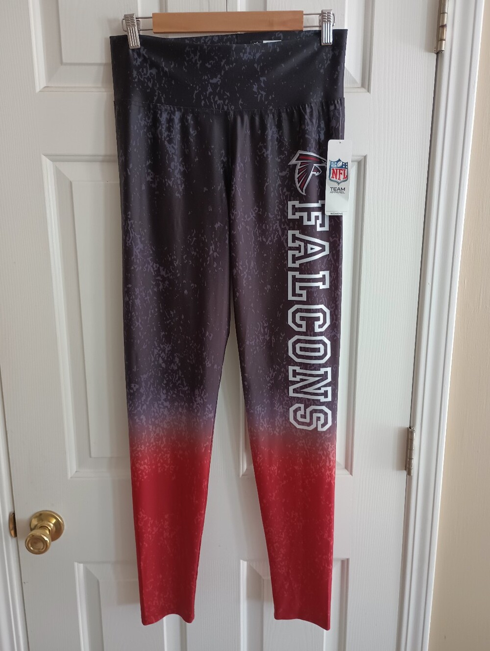 Zubaz Falcons Women's Distressed Gradient Leggings with Wordmark Size XXL